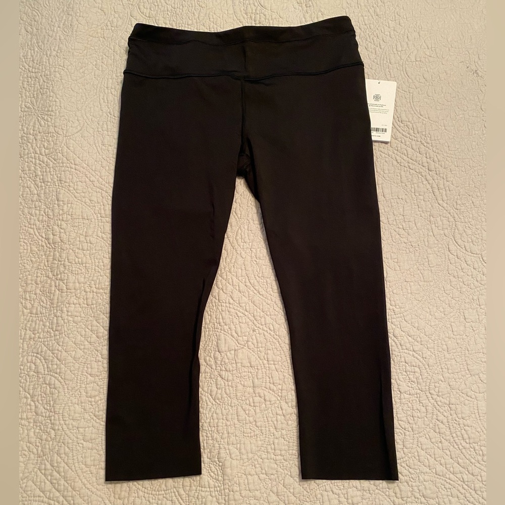 Athleta accelerate capri size large. New with tags.